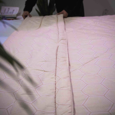 Hexagonal Peach | Double Bed Cotton Quilt | Cosy & Fluffy