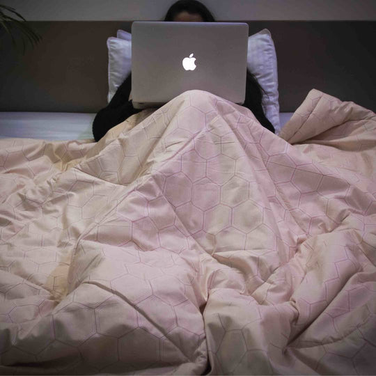 Hexagonal Peach | Double Bed Cotton Quilt | Cosy & Fluffy - Harsh Foundation India