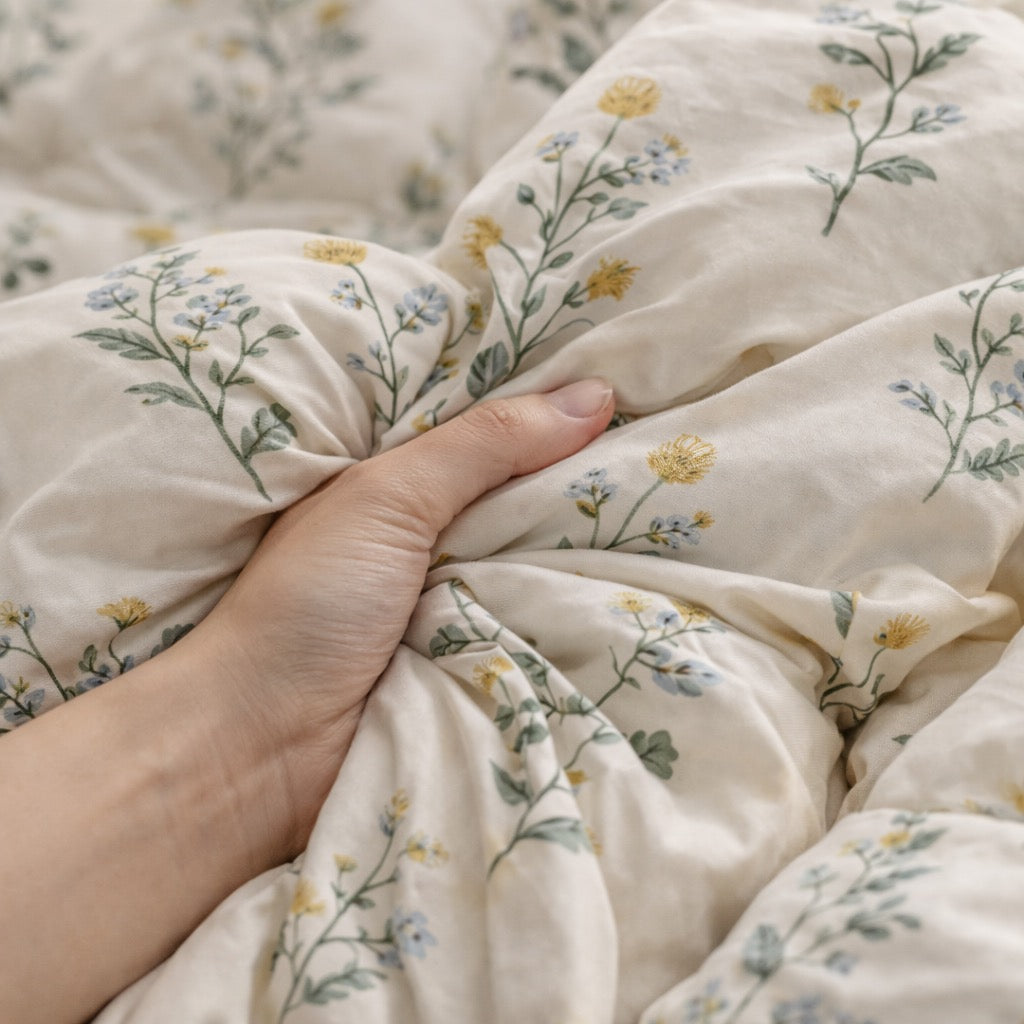 Meadow Bloom Gulzar Comforter – Cloud Soft Microfibre Filled, 210 TC Cotton Blend, Double Bed