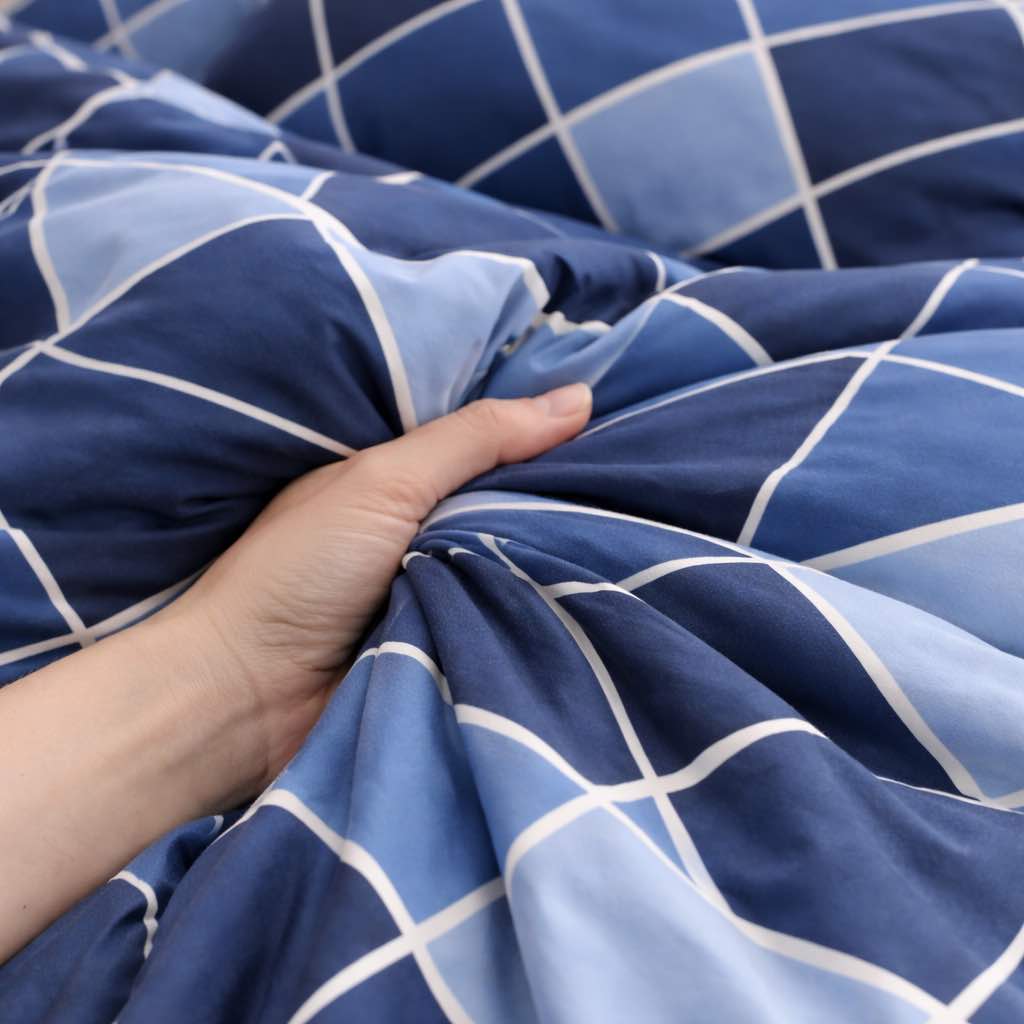 Navy Geometric Cube Gulzar Comforter – Cloud Soft Microfibre Filled, 210 TC Cotton Blend, Double Bed