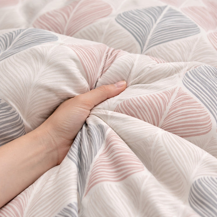 Blush Leaf Harmony Gulzar Comforter – Cloud Soft Microfibre Filled, 210 TC Cotton Blend, Double Bed