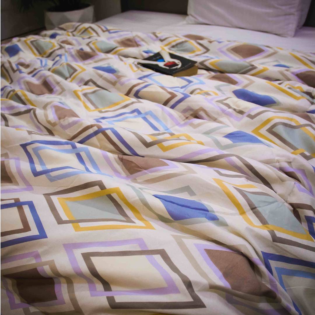 Ivory Frames | Double Bed Cotton Quilt | Cosy & Fluffy - Harsh Foundation India