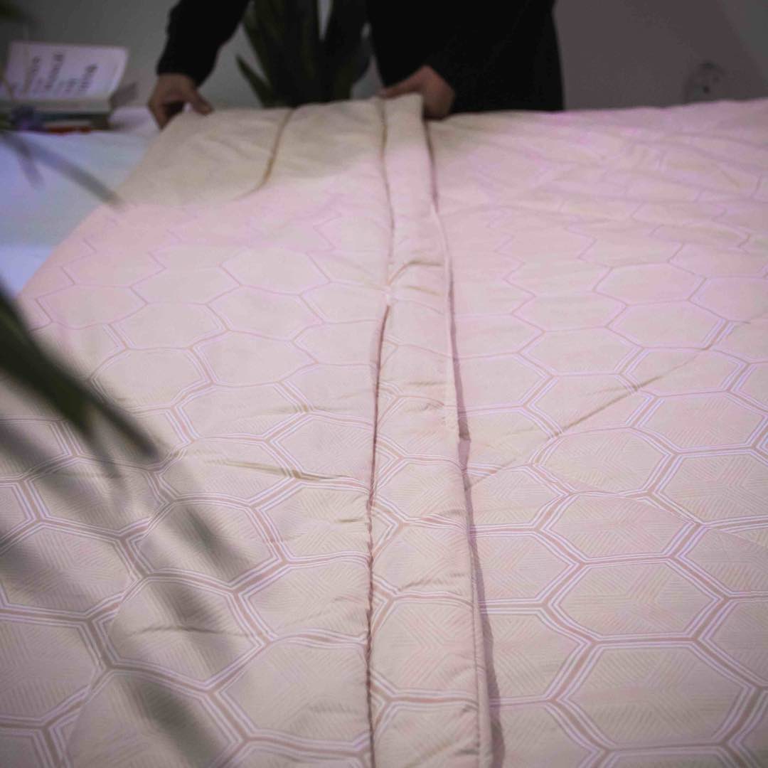 Hexagonal Peach | Double Bed Cotton Quilt | Cosy & Fluffy - Harsh Foundation India