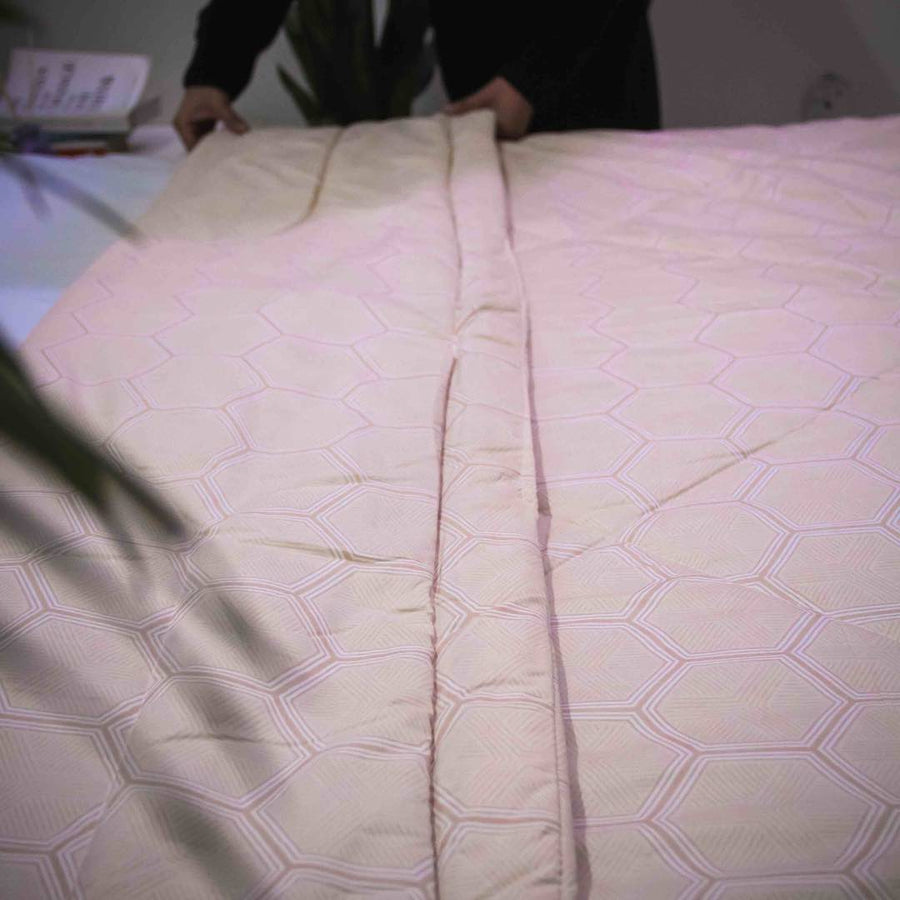 Hexagonal Peach | Double Bed Cotton Quilt | Cosy & Fluffy - Harsh Foundation India